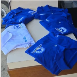 polos azules perspectiva uniformes